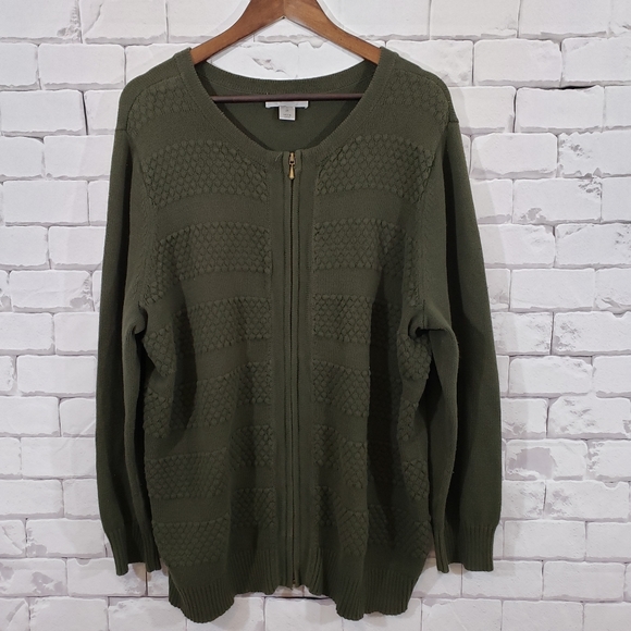 CJ Banks Sweaters - CJ Bank dark green zip up sweater sz 2X